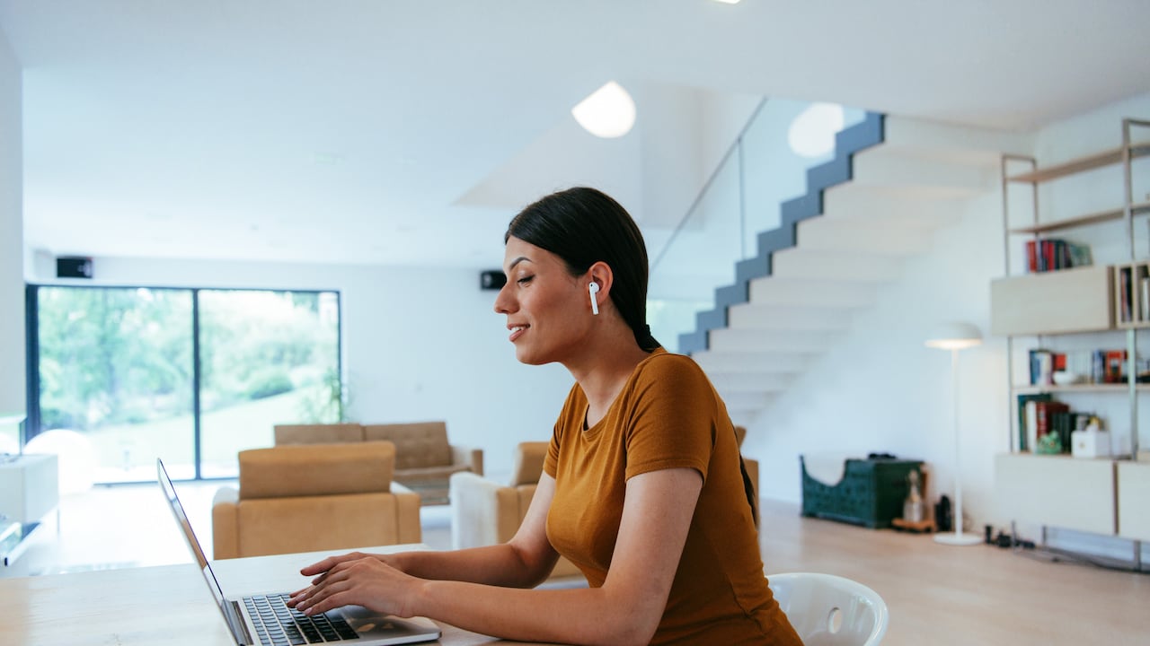 Ministerio de Justicia advierte sobre sanciones a propietarios que usan su vivienda para negocios.