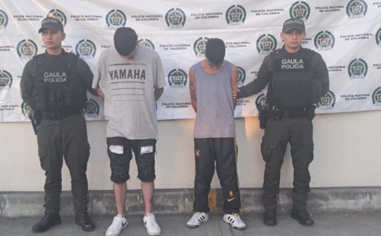 La más reciente captura de extorsionadores se hizo en Buenaventura, donde fueron sorprendidos tres presuntos integrantes de ‘Los Shottas’, a quienes además se les incautó una granada y varias armas.