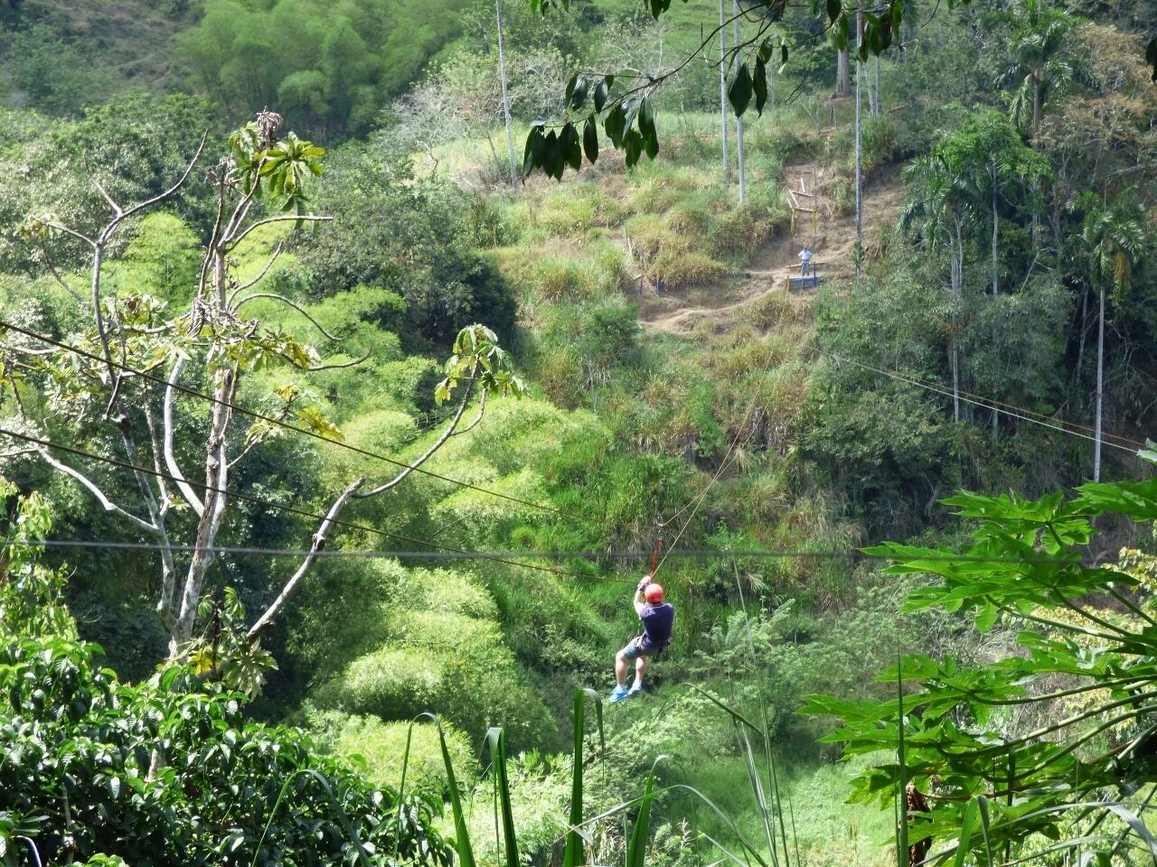 Lanzamiento en tirolina