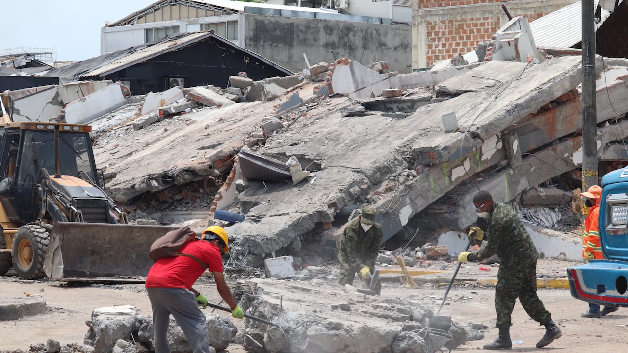 Terremoto en Cali afectaciones y demolición de estructuras colapsadas en la calle quinta con 44