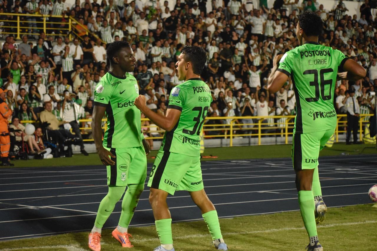 Jugadores de Atlético Nacional celebran uno de los goles en el segundo semestre de la Liga Colombiana 2025.