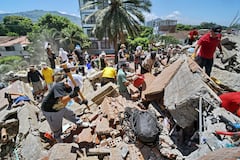 Trabajo de búsqueda de cuerpos de los escombros del edificio Cantabria ubicado en la calle 8B con carrera 45, del barrio Nueva Tequendama en Cali.