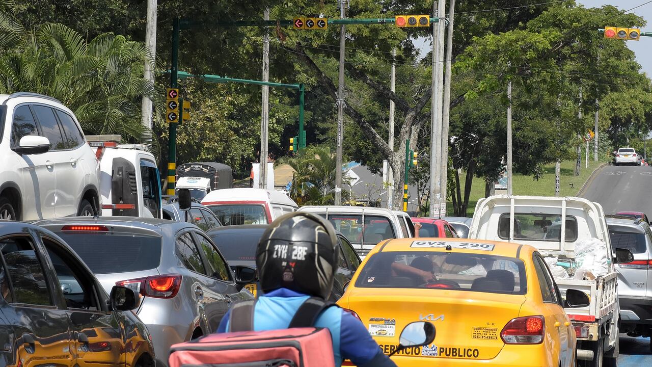 Polémica ha generado entre los caleños la instalación de los semáforos inteligentes, Presto que su función era mejorar la movilidad y a los ciudadanos no les parece que de resultados.
