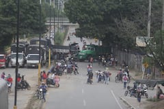 Bloqueos en el sector del Barrio El Palenque, en la via que comunica Bucaramanga con el Aeropuerto Internacional Palonegro, también se bloquea la zona industrial y se restringe la movilidad de cerca de 250 mil habitantes que viven en el municipio de Girón, Norte de Santander