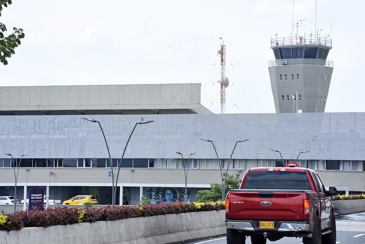 Parqueaderos Aeropuerto Alfonso Bonilla Aragón.