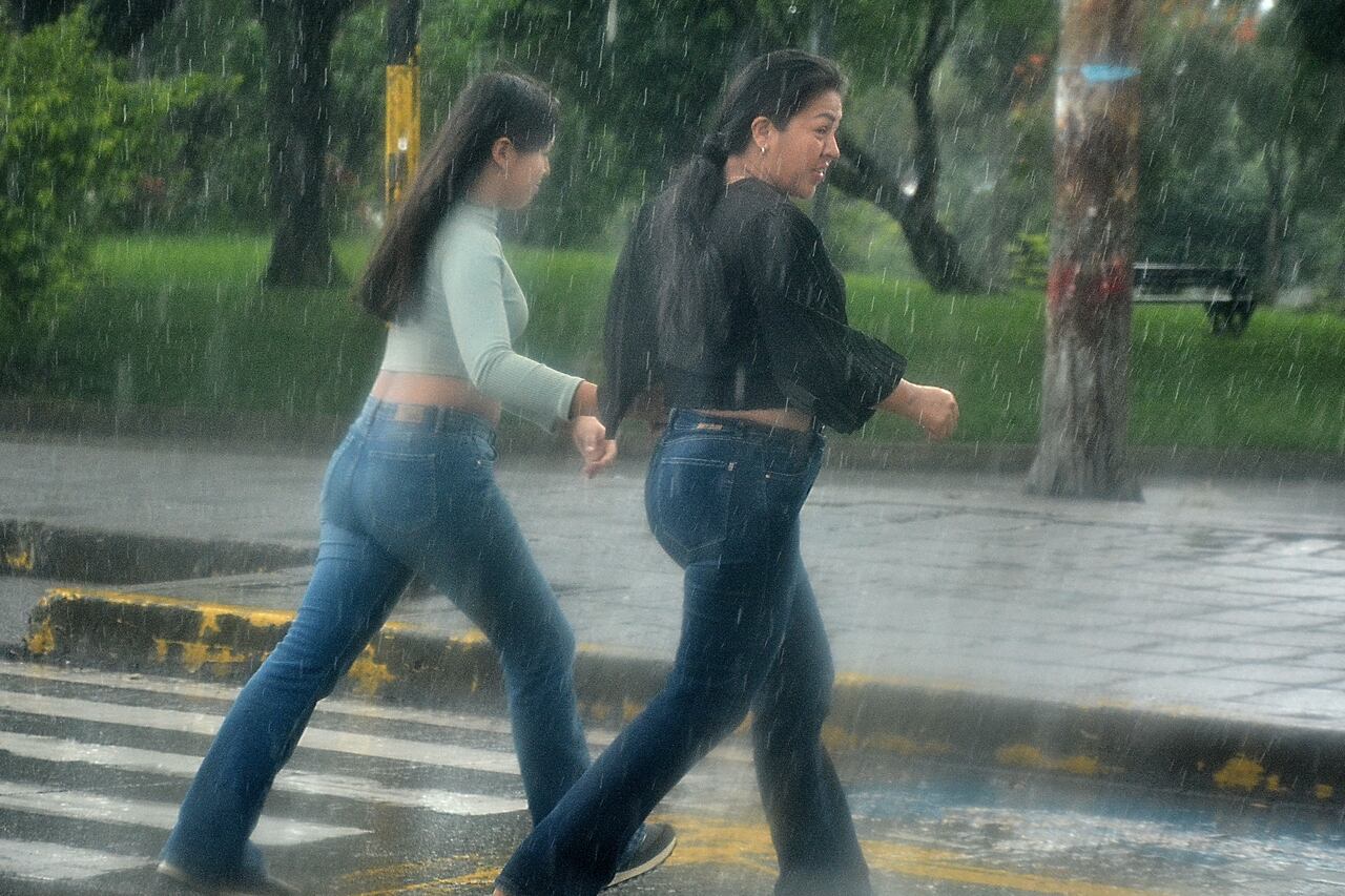 Sigue la temporada invernal en todo el Valle del Cauca. En Cali se presentan lluvias fuertes durante la noche y en el día lluvias fuertes, por corto tiempo. Foto Jorge Orozco
