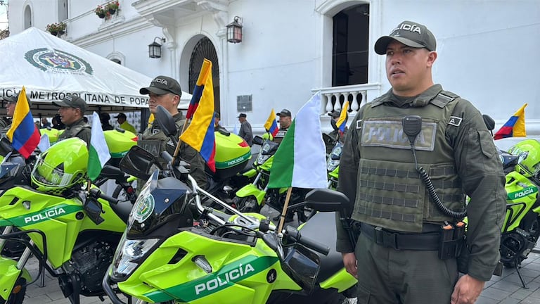 Integrantes de la Policía Metropolitana de Popayán recibieron los nuevos vehículos que permitirán mejorar la movilidad y tiempos de reacción ante emergencias.