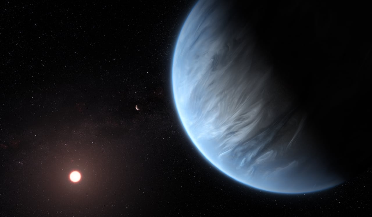La Súper Tierra K2-18b, el único exoplaneta que se sabe que alberga agua y temperaturas que podrían albergar vida.