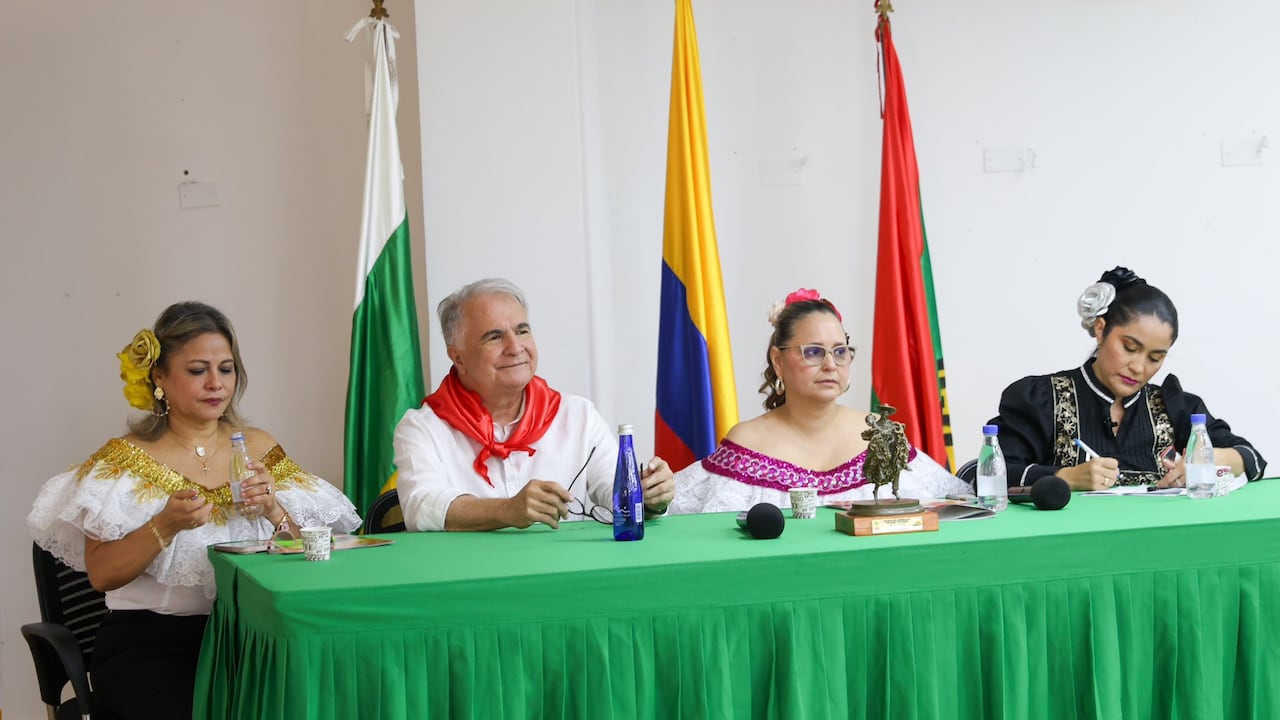 El Gobernador del Huila, Rodrigo Villalba, en compañía de la secretaria de cultura departamental, María Liliana Quimbaya, la secretaria de cultura de Neiva, Tania Beatriz Peñafiel, y Adriana Rojas Salazar, directora de Corposanpedro, realizó la presentación de la programación oficial del Festival para la vigencia 2025 que este año, viene con grandes eventos para toda la familia huilense y colombiana.