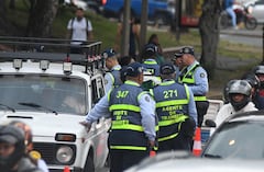 Cali: Los operativos de control por parte de agentes de tránsito que se vienen desarrollando en la ciudad han incrementado las agresiones contra los estos funcionarios de movilidad. foto José L Guzmán. EL País.