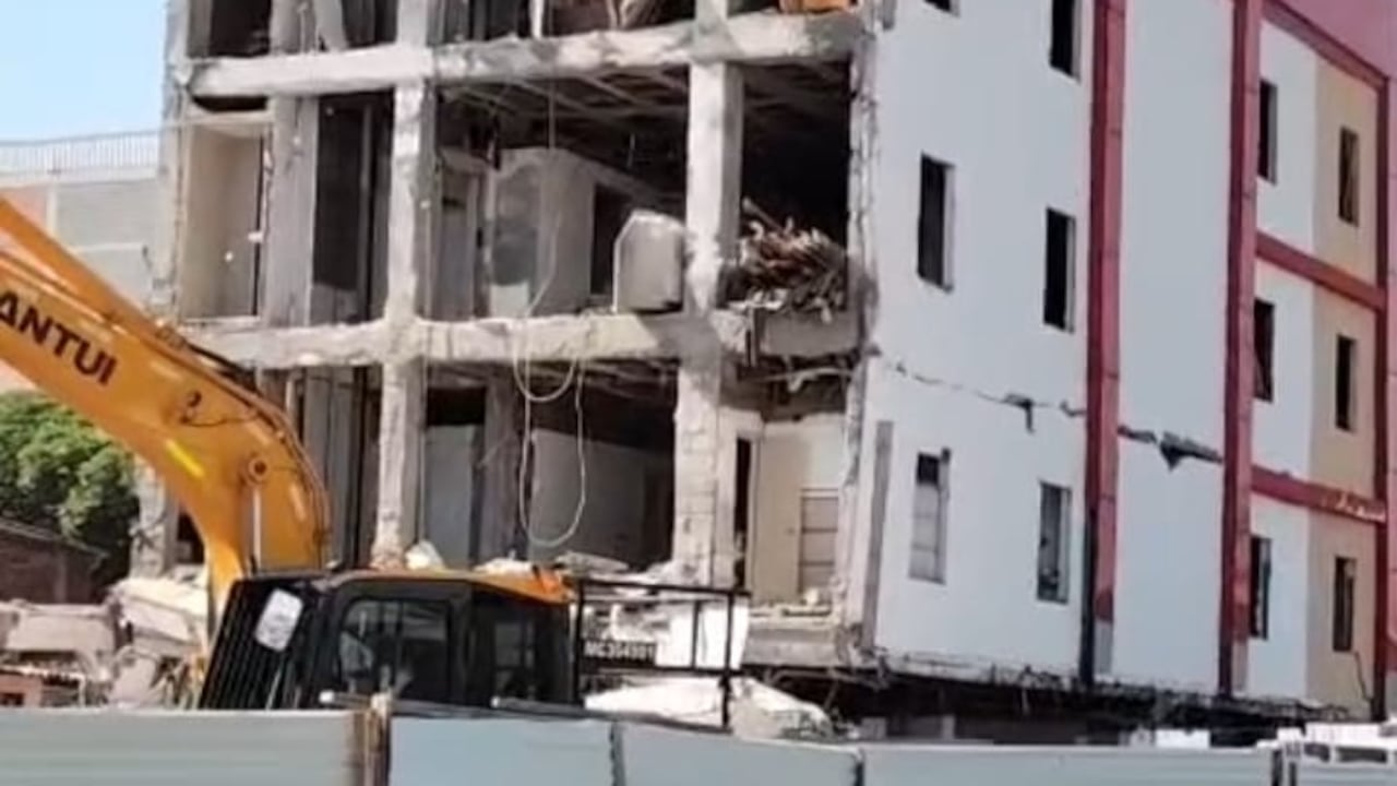En estos momentos se lleva a cabo la demolición del antiguo Motel Molino Rojo.