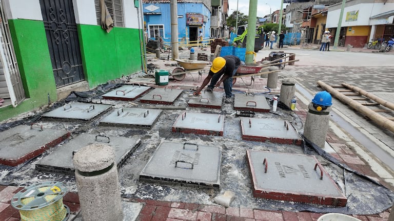 Obras en el barrio Obrero se extendieron tras ajustes técnicos y modernización de redes, incluyendo cableado subterráneo.