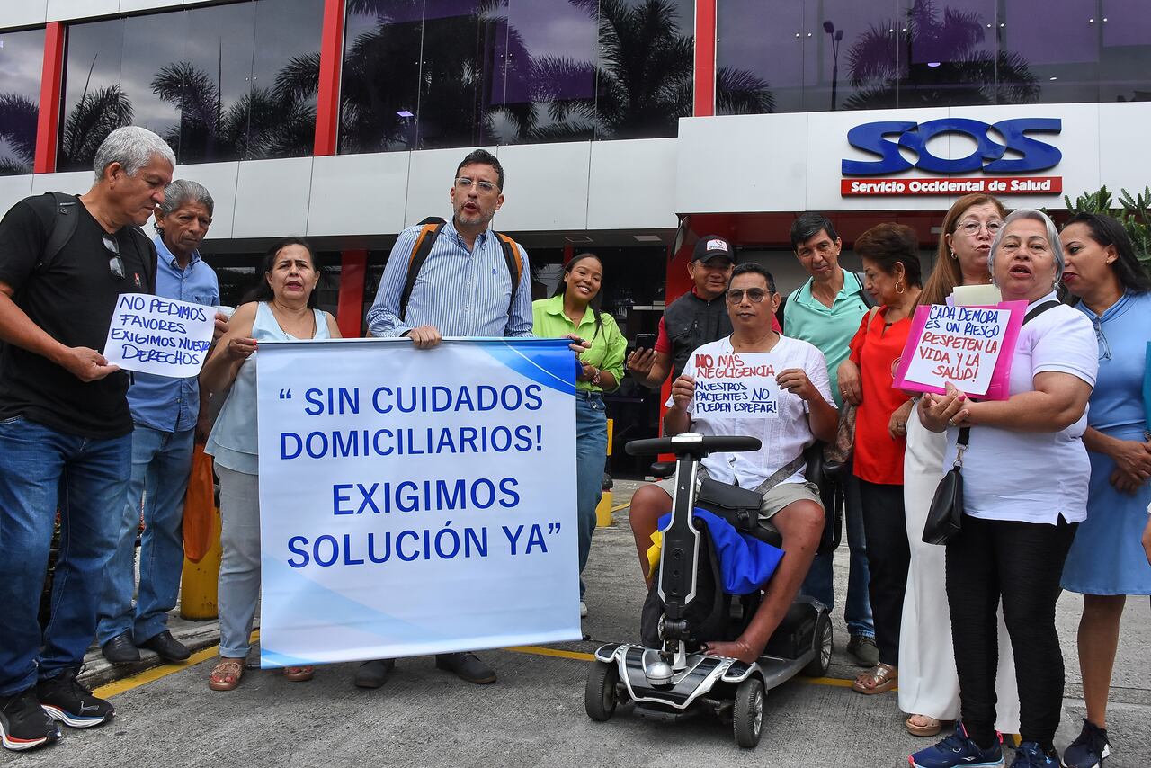 Plantón Usuarios Servicio Occidental de Salud SOS.