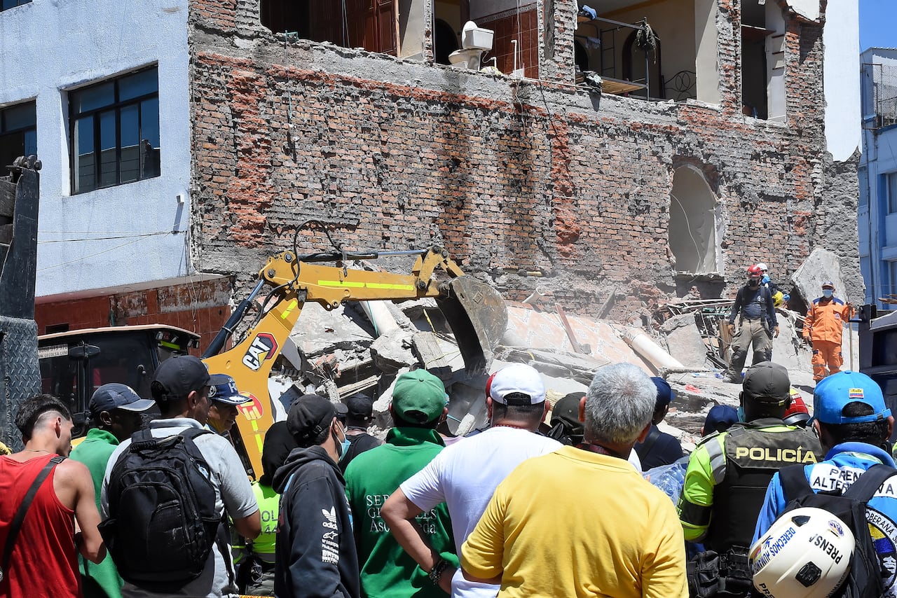 Terremoto en Cali, Colapso de infraestructura en diferentes lugares de la ciudad. Clínica de Colores, DESA, Galería Alameda, Edificaciones sobre la avenida roosvelt y al frente del coliseo de Hockey Miguel Calero.