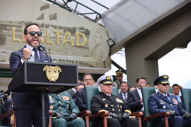 Ceremonia de reconocimiento a la nueva cúpula militar y la condecoración a la cúpula saliente en la Escuela Militar de Cadetes José Maria Córdoba.