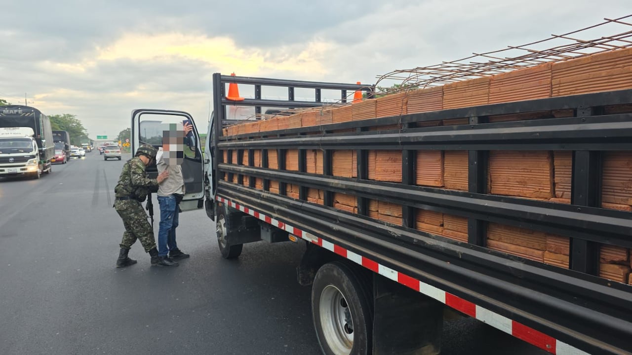 Durante la inspección del vehículo, las autoridades lograron ubicar el cargamento tras labores de inteligencia militar.