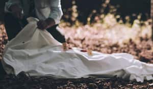 Las autoridades llegaron al lugar para iniciar la investigación y hacer el levantamiento del cadáver (imagen de referencia)