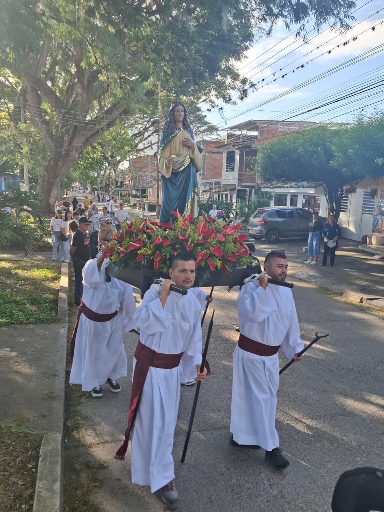 Por su parte, en el municipio de Roldanillo, la fe también fue el motor de una multitudinaria movilización.
