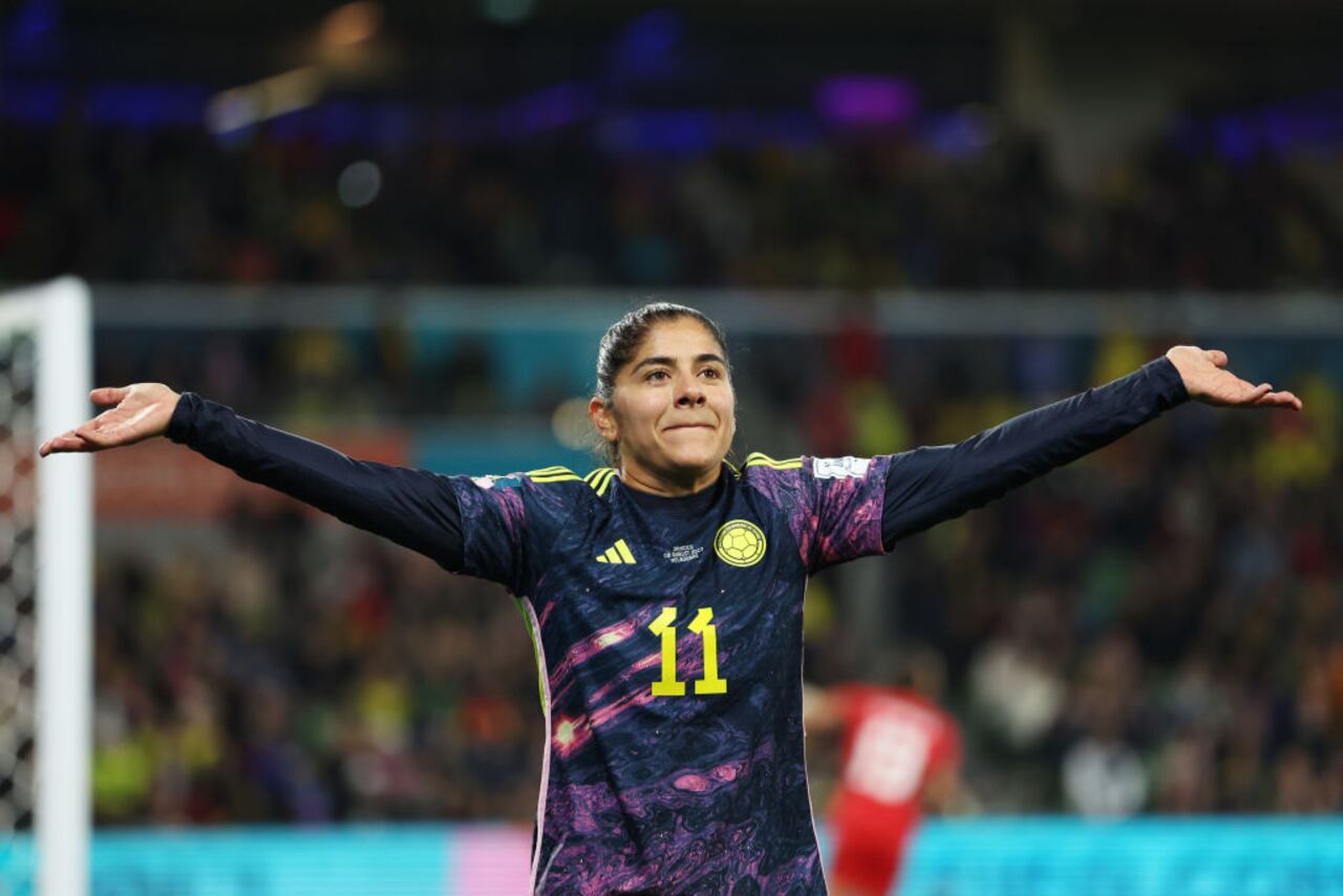 MELBOURNE, AUSTRALIA - AUGUST 08: Catalina Usme of Colombia applauds fans after substituted during the FIFA Women's World Cup Australia & New Zealand 2023 Round of 16 match between Colombia and Jamaica at Melbourne Rectangular Stadium on August 08, 2023 in Melbourne, Australia. (Photo by Robert Cianflone/Getty Images)