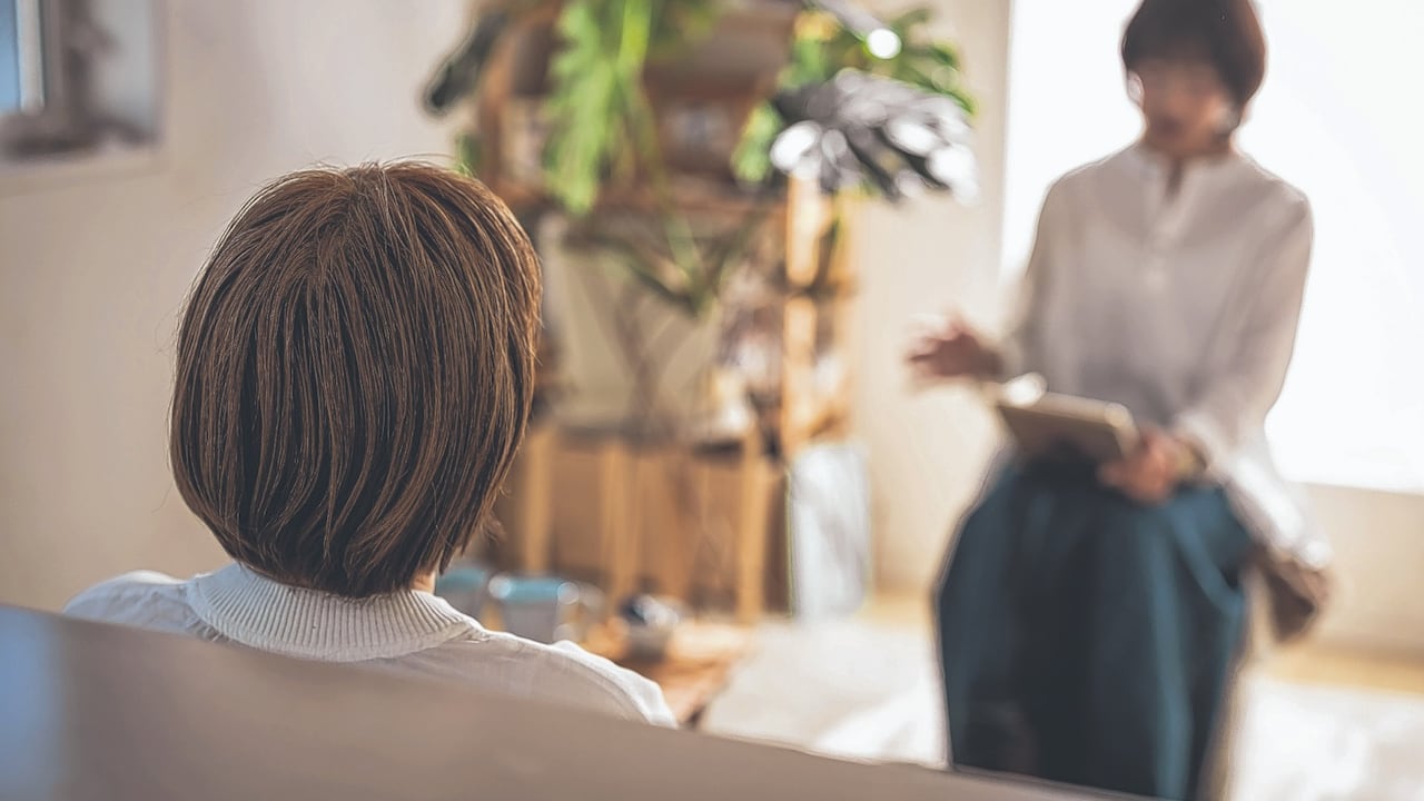 De acuerdo con expertos, a nivel mundial, se está registrando una crisis de salud mental que tiene orígenes multifactoriales, entre ellos las secuelas de la pandemia de Covid 19, los retos que impone la inteligencia artificial y el estrés crónico que padecen muchas personas.