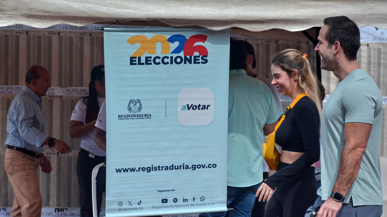 Los colombianos salieron a votar en las urnas para elegir presidente y vicepresidente.