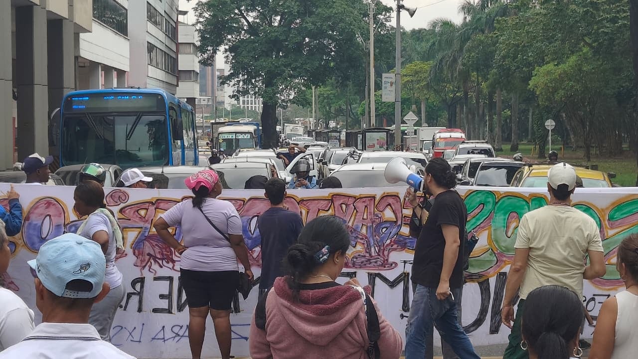 Los manifestantes indicaron que la protesta será indefinida, pero que podría ser levantada si la Alcaldía y la Gobernación les ofrece soluciones.