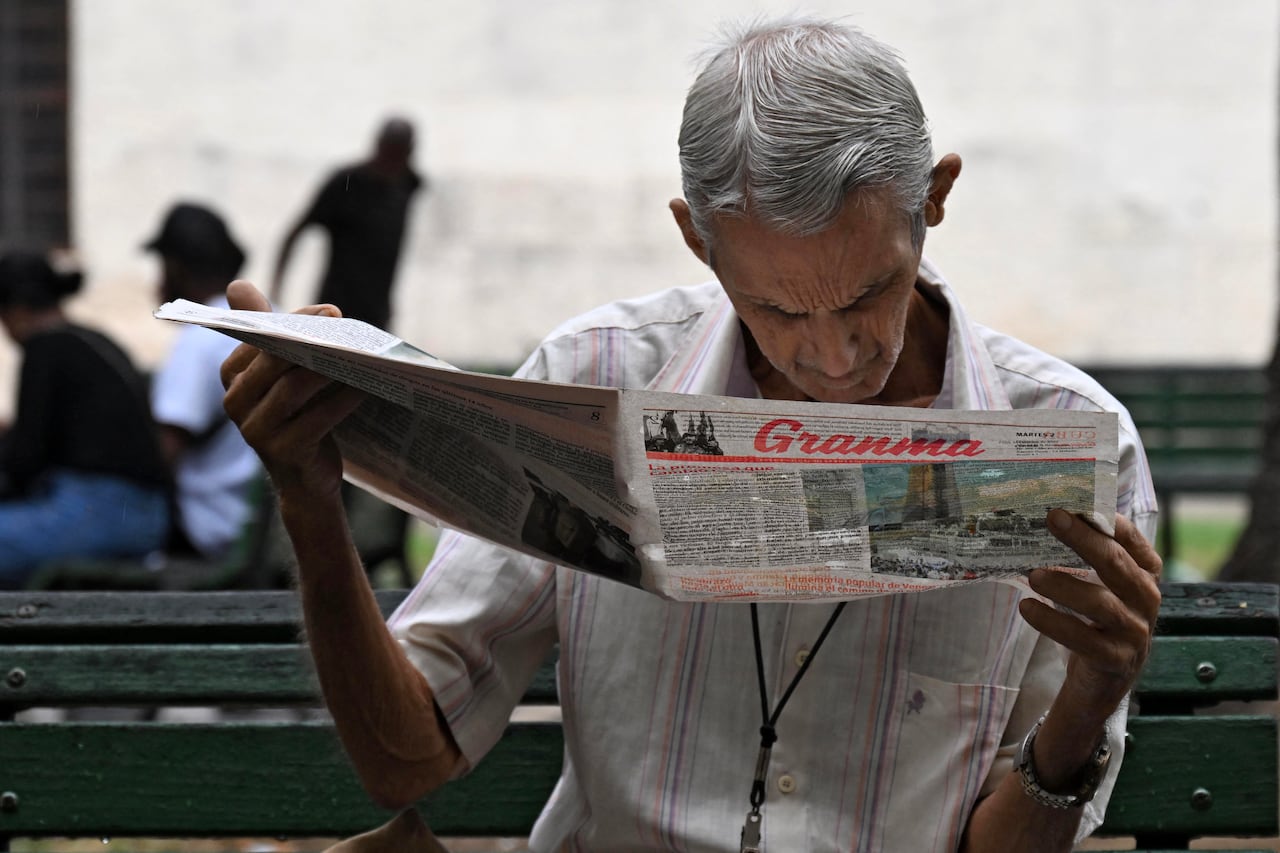 El incremento en las deducciones por salud preocupa a un cierto grupo de pensionados en el país.
(Photo by Yamil LAGE / AFP)