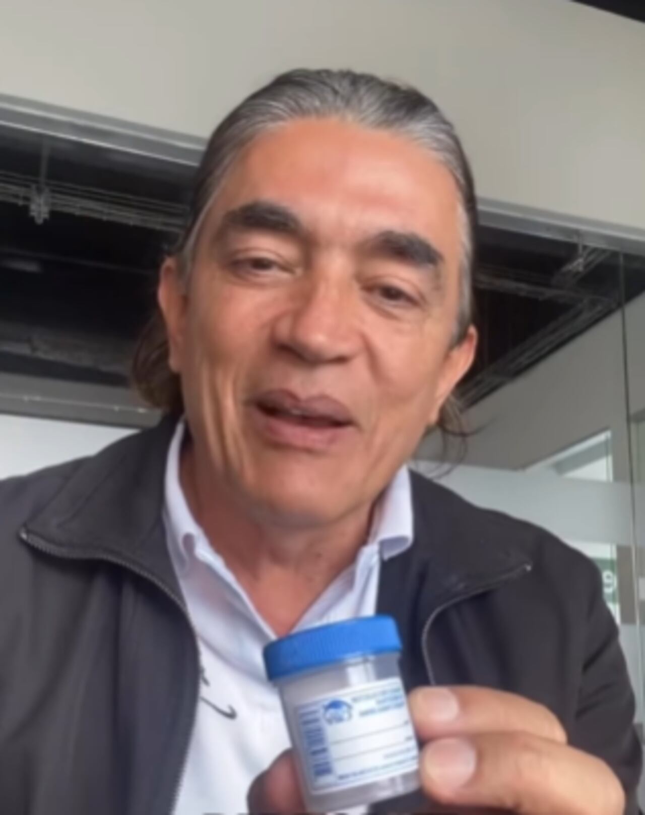 El exsenador publicó un video en sus redes sociales contando lo ocurrido.