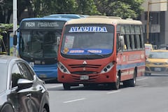 Mas de 200 buses viejos regresan a las calles de Cali con la autorización de la alcaldía para sumarse al servicio público debido a la crisis del MIO.