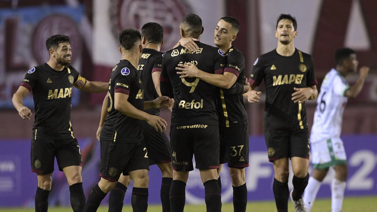 El delantero argentino se retiró del fútbol a los 43 años.