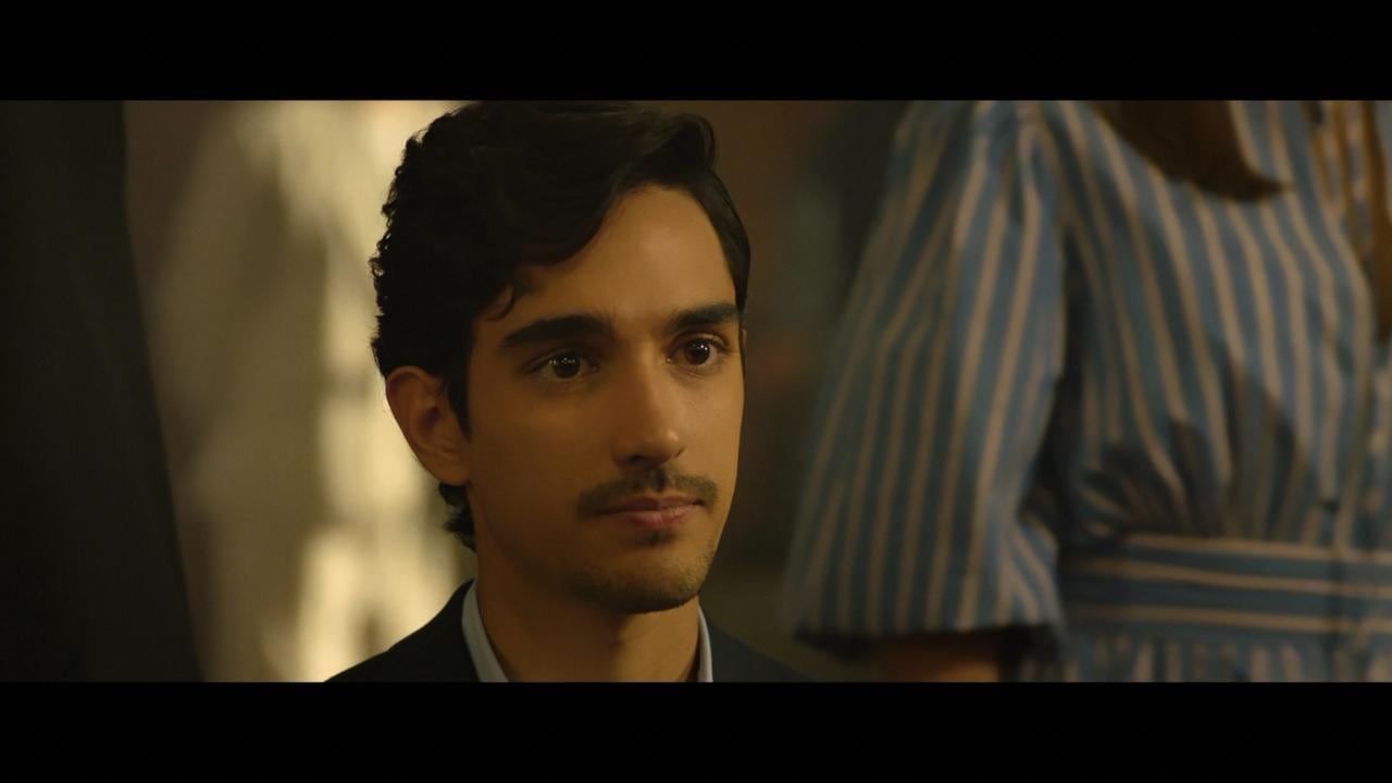 Juanse Diez es Lucas Estévez en Perfil Falso, que cuenta la historia de Camila, quien utiliza una app de citas pero termina enredada en un mundo peligroso.