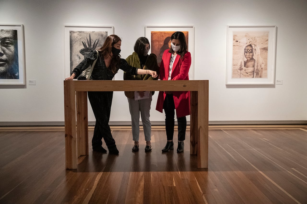 Exposicion Hijas del agua en el Museo Nacional del fotógrafo Ruvén Afanador y la artista plástica Ana González