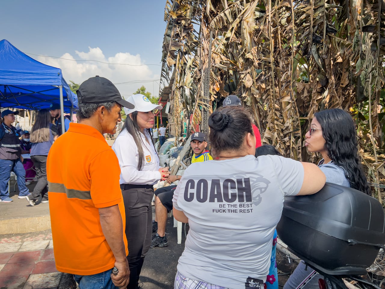 Atención a afectados en incendio Los Lagos