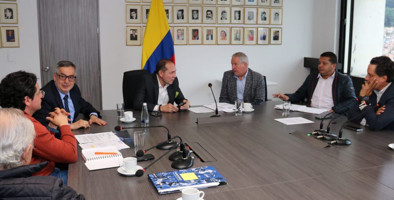 El ministro de Trabajo, Antonio Sanguino se reunió con varios de los representantes de la Asociación Colombiana de Futbolistas Profesionales.
