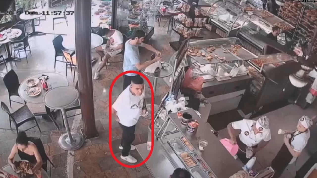 Panadería del sur de Cali donde, según el relato judicial, la banda identificó al fiscal Alcibiades Libreros Varela y a su hermano, minutos antes de iniciar el seguimiento que terminó en el homicidio.