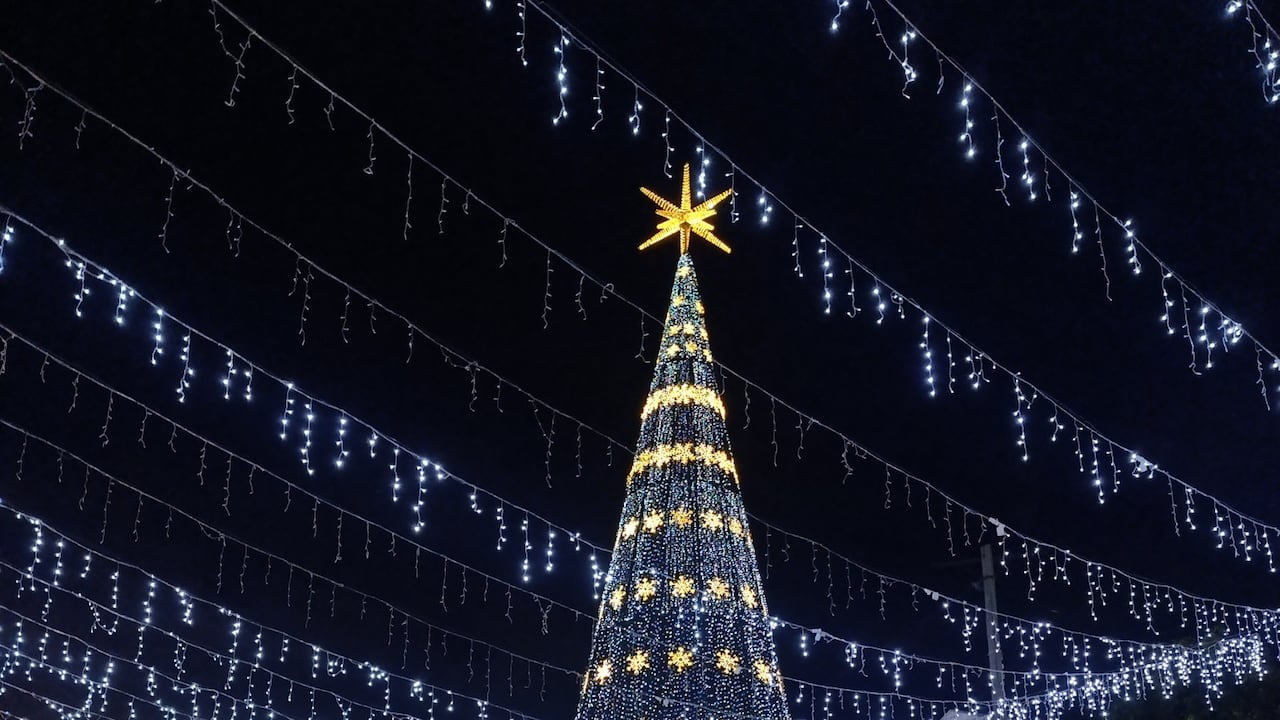 Los ciudadanos pueden recorrer diferentes calles disfrutando del montaje.