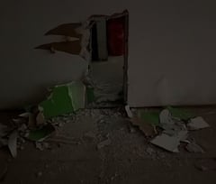 Los delincuentes contaron con todo el tiempo del mundo para abrir esta tronera en la pared para después apoderarse de mercancía y otros elementos de valor.