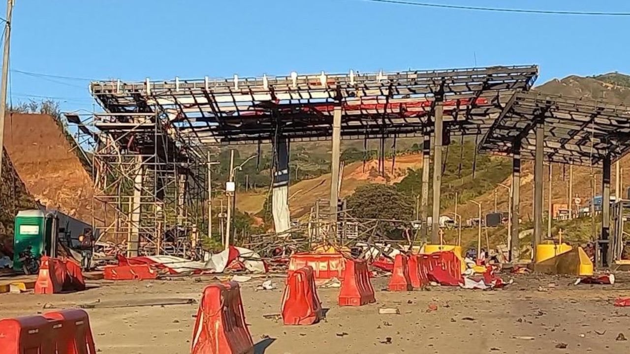 Peaje Mondomo, entre Popayán y Santander de Quilichao, destruido por un ataque terrorista.