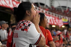 Barras femeninas luchan por desterrar el machismo en estadios de Colombia