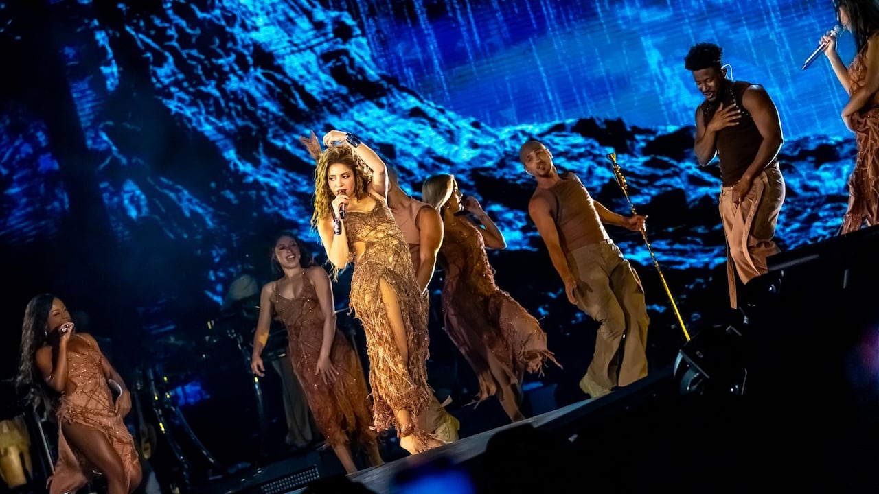 Shakira conquista a miles en su regreso a México