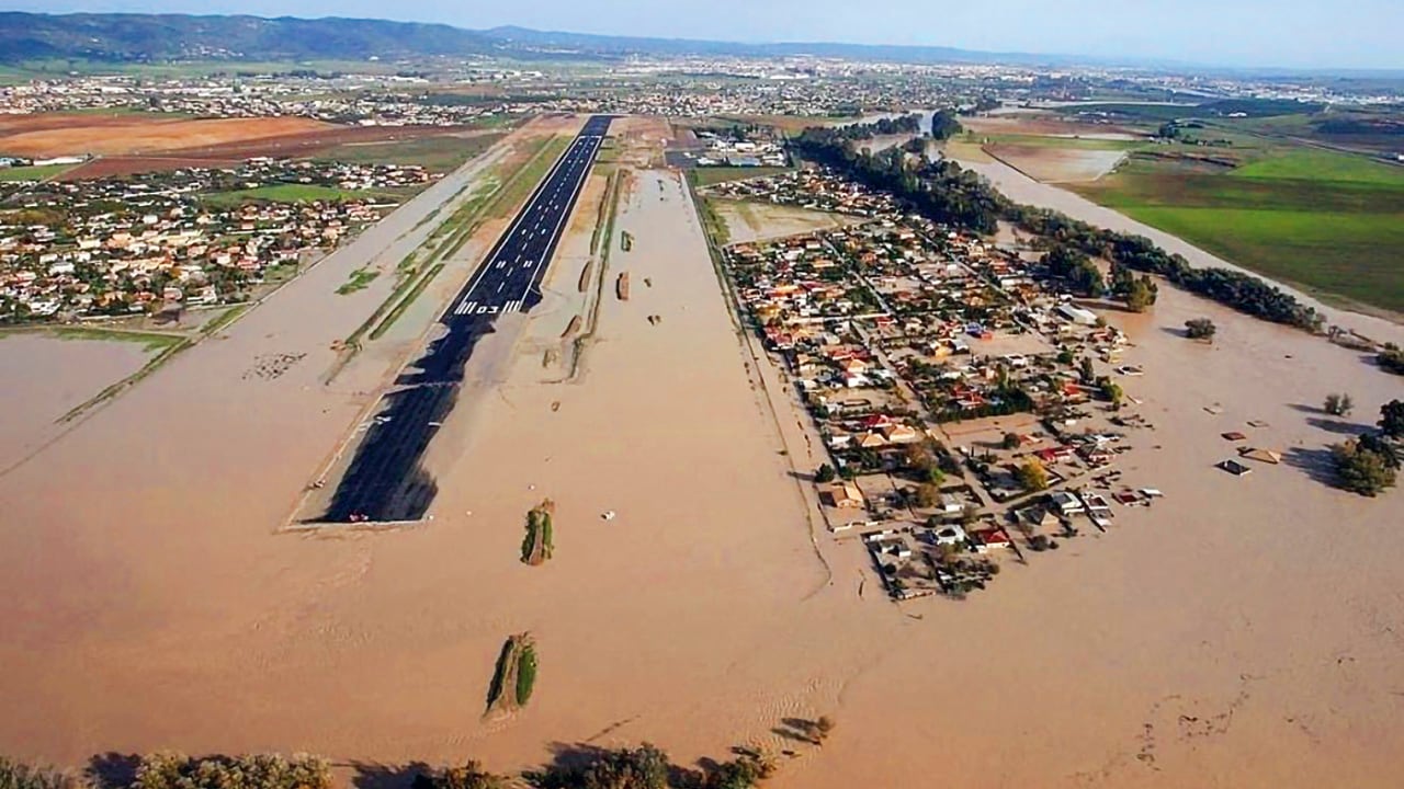 Las lluvias no se esperaban en febrero. La temporada habitual de precipitaciones aún está por llegar, pues se iniciará en marzo. Ese es el argumento para la declaratoria de la nueva emergencia económica.