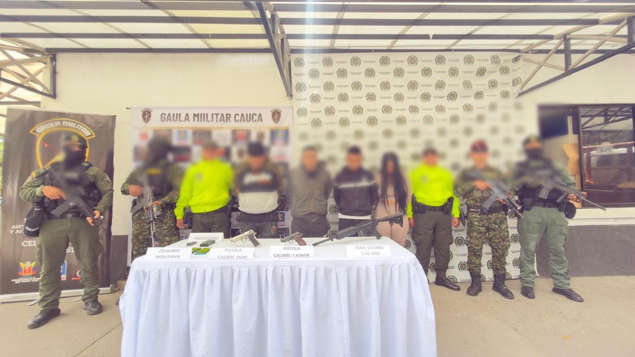 Cinco presuntos integrantes de una red delincuencial señalada de cometer hurtos violentos en la vía Panamericana fueron capturados durante operativos realizados en zona rural de Popayán.