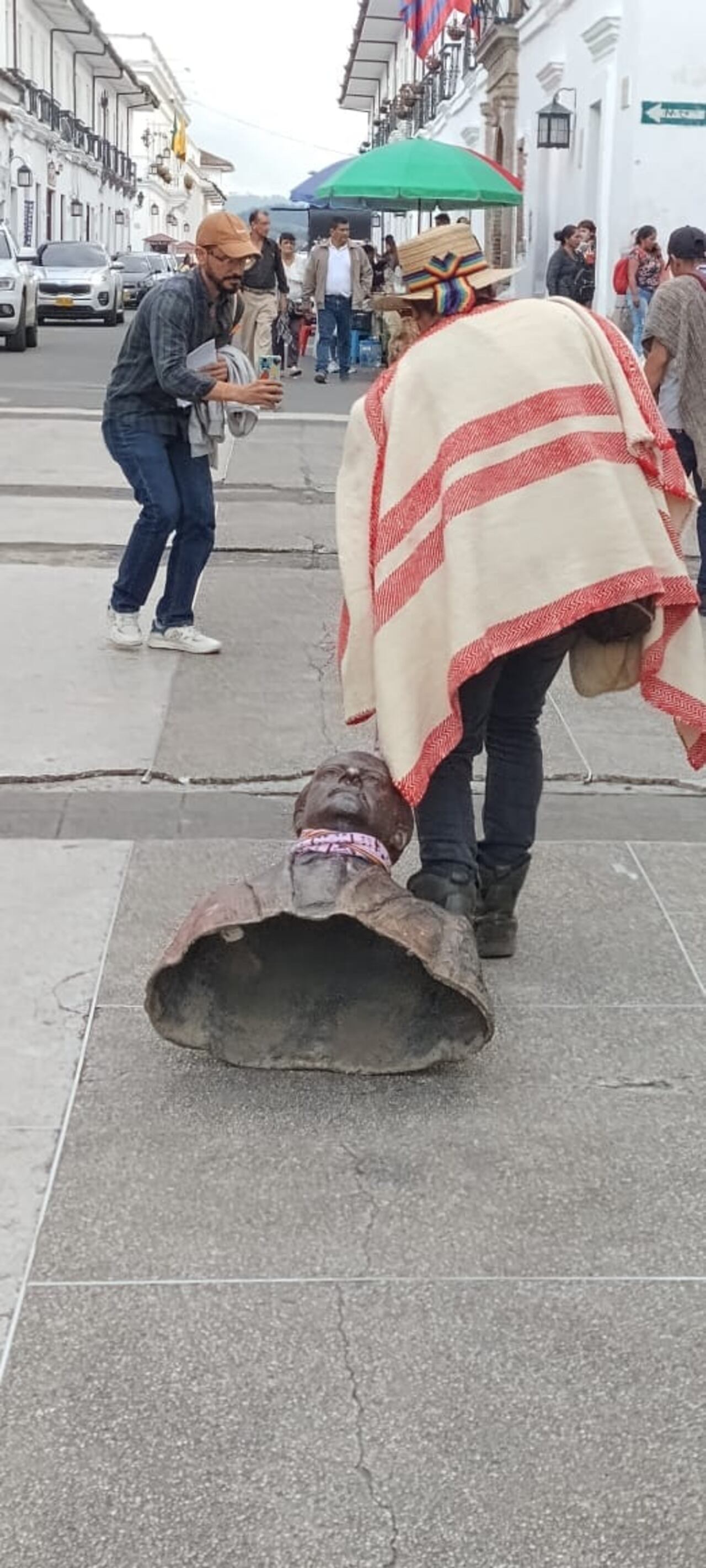 Este acto se adelantó en el marco versión de la versión 47 Salón Nacional de Artistas, el cual se adelanta por estos días en Popayán.