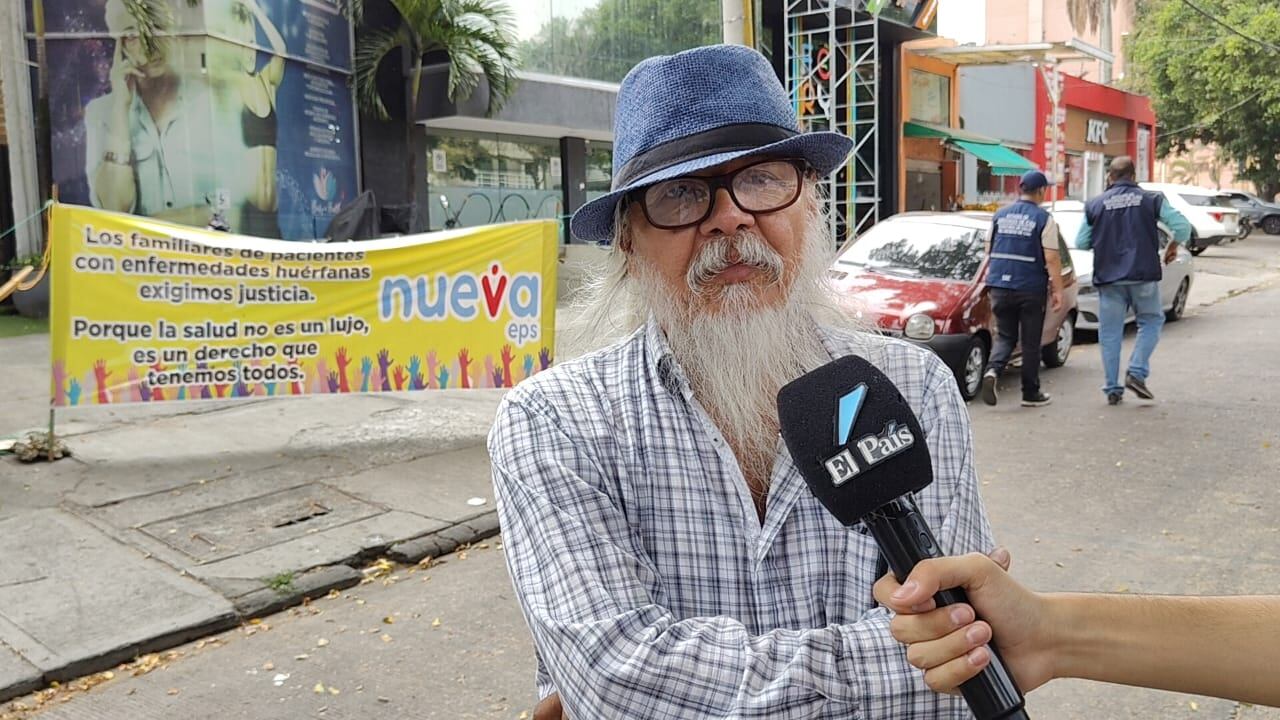 Javier Gómez es padre de un joven con múltiples condiciones médicas.