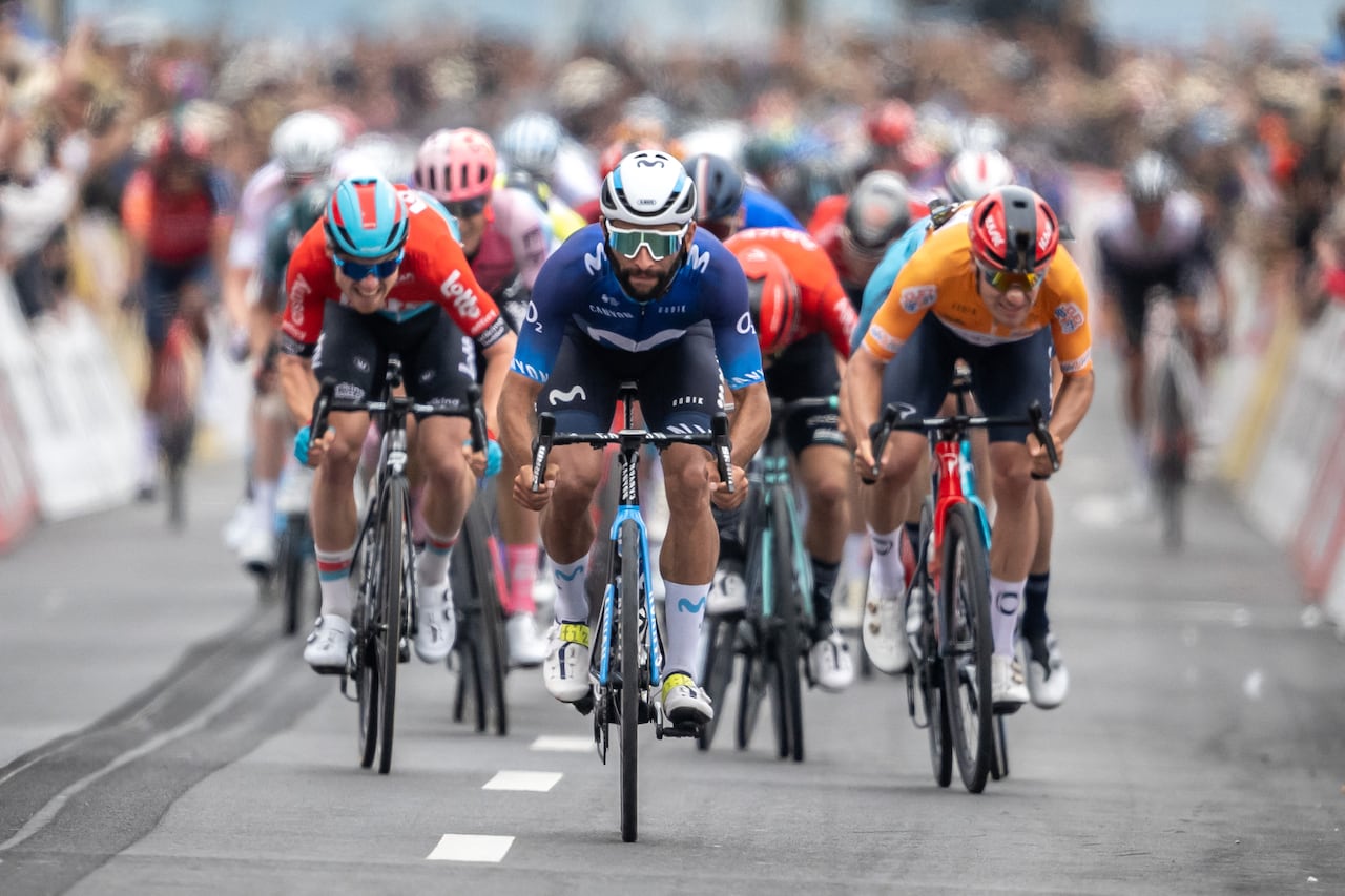 Fernando Gaviria atacó a 500 metros del sitio de meta y eso le bastó para llevarse la última etapa del Tour de Romandía.