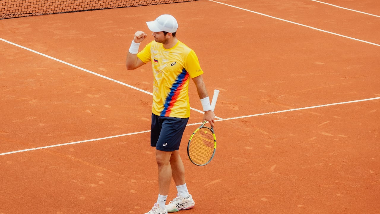Nicolás Mejía durante el partido entre Colombia y Marruecos por la primera ronda de clasificación para la Copa Davis.