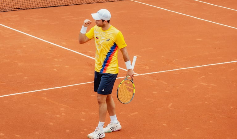 Nicolás Mejía durante el partido entre Colombia y Marruecos por la primera ronda de clasificación para la Copa Davis.