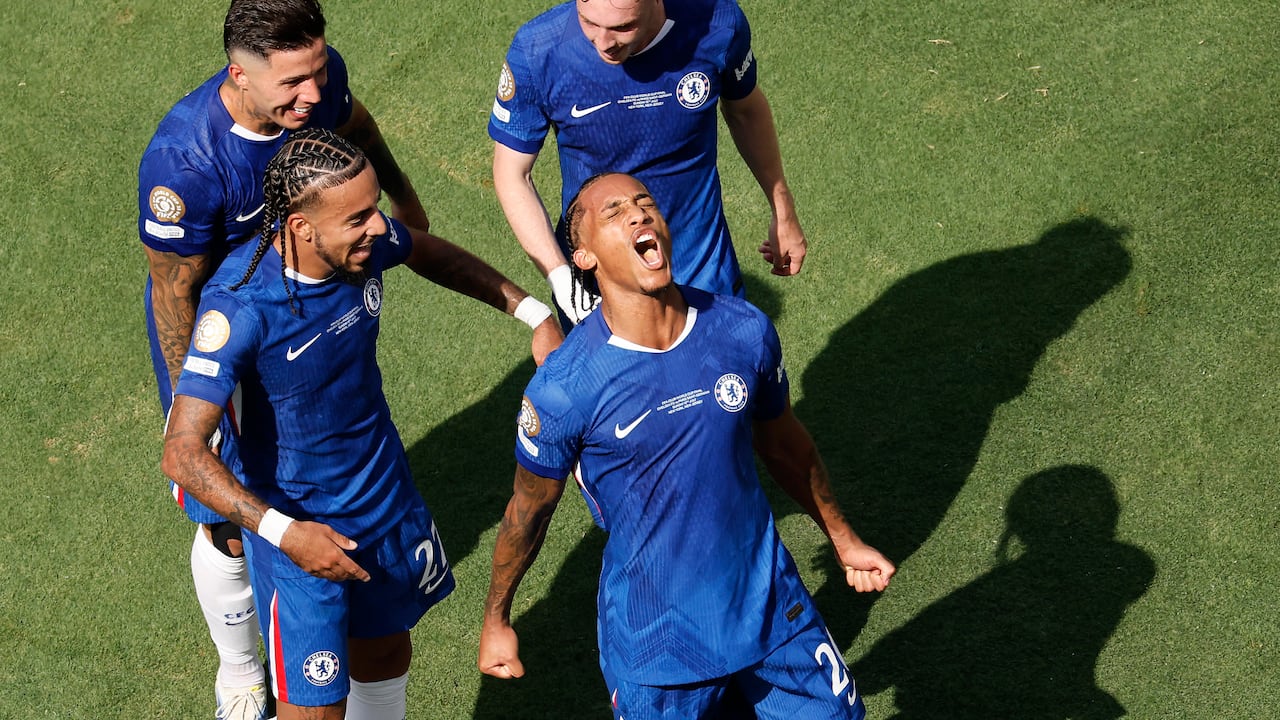 Joao Pedro celebrando el tercer gol del partido ante el PSG.