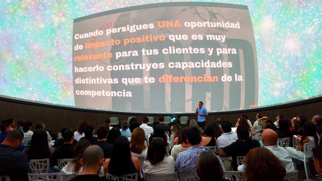Expertos discutieron tendencias en marketing, comunicación e innovación.
