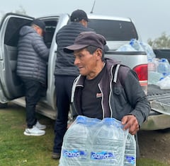 La Administración Municipal de Puracé, en coordinación con la Oficina de Gestión del Riesgo de Desastres, entregó agua potable a familias de Alto Anambío como parte de las acciones de respuesta ante los efectos de la caída de ceniza volcánica en la comunidad.